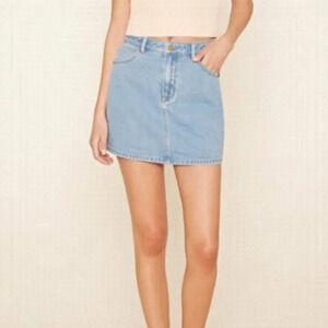 Forever 21 light  wash denim mini skirt med